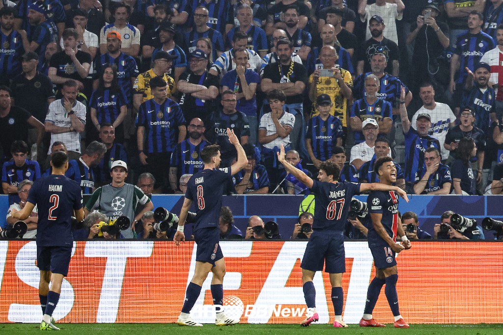 PSG '트레블 대업' 달성! 인터밀란에 5-0 대승 '역대 9번째 <b>대기록</b>'... 이...
