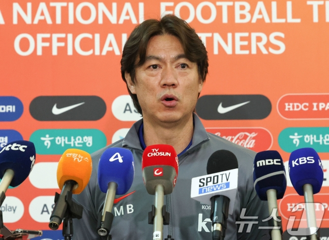 <b>홍명보</b> "<b>손흥민</b>, 무리시킬 생각 없다"... 축구대표팀 '결전지' 이라크 출...