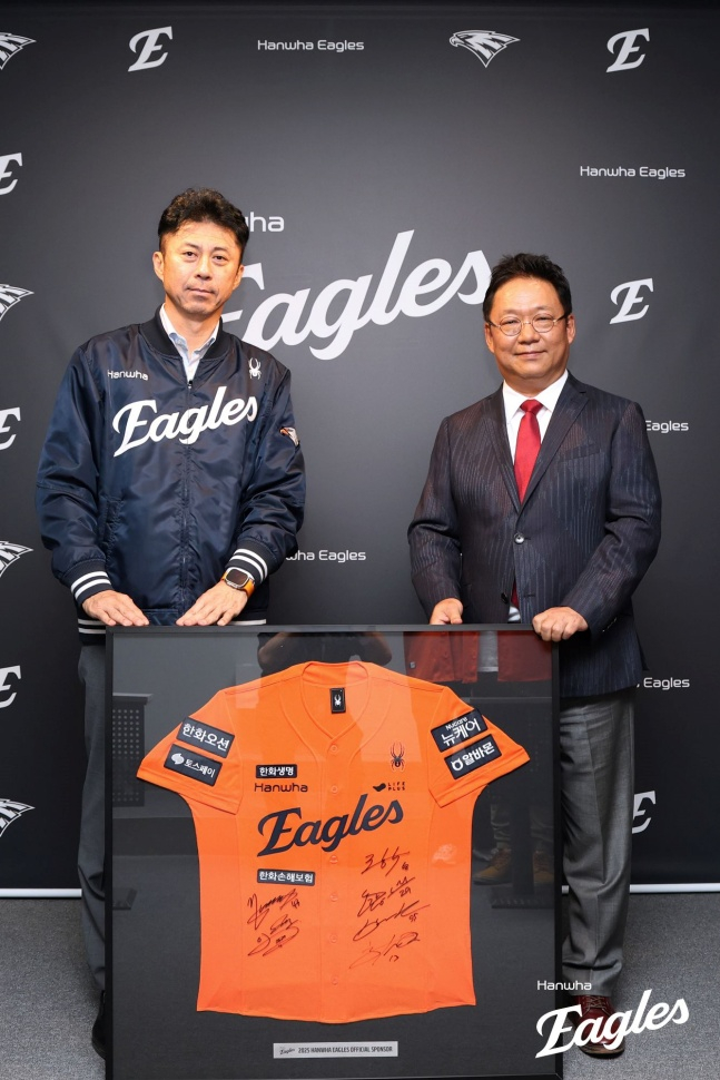'홈관중 50만 명 돌파' 인기구단 <b>한화</b> 이글스, <b>한국 레노버</b>와 후원 <b>협약</b>
