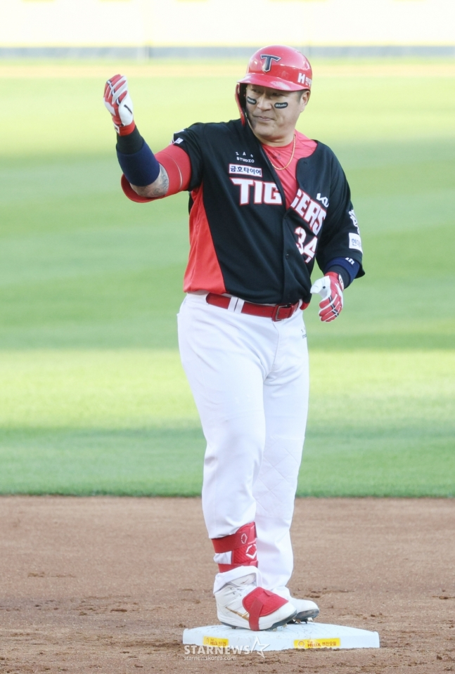 [오피셜] KIA 최형우 KBO 5월 <b>월간 MVP</b> 선정! 무려 8년만 '역대 최다-최고...