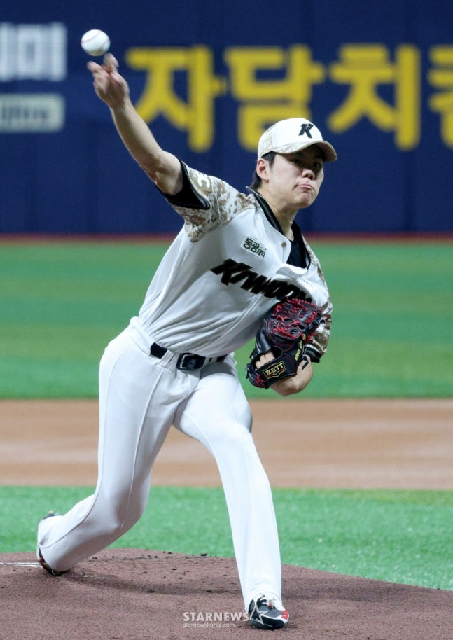 '최형우가 또' 역사 썼다, 3점 홈런→韓 최초 1700타점 달성... <b>15연패</b> 김...
