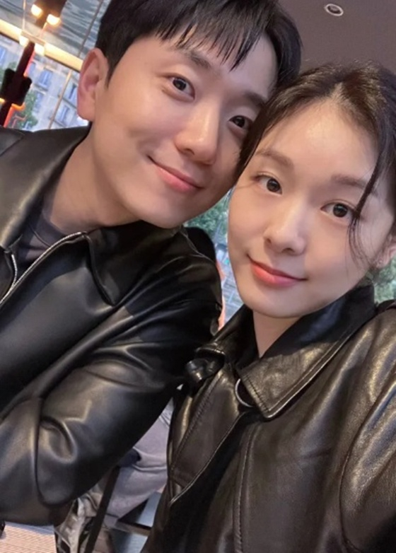 <b>김연아</b>, <b>고우림</b>과 첫 '부부 셀카'.."지금껏 참아왔다" 글 덧붙인 이유...