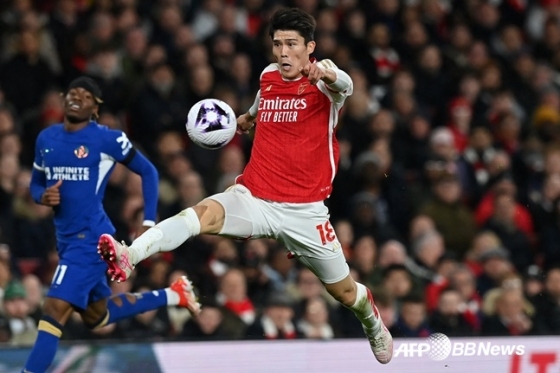 '日 좌절' 간판 수비수 끝내 <b>방출</b>, 'EPL 드림' 마무리... 단 6분 출전→중...