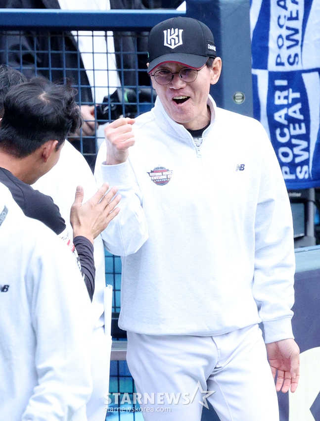 KT <b>이강철 감독</b>, KBO 역대 14번째 <b>500승</b> 사령탑 눈앞... 1승만 더하면 최...