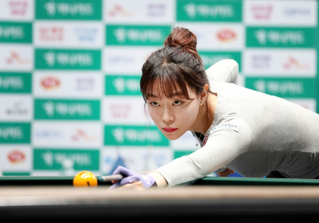 '당구여제 독주 끝났다' <b>스롱</b>에 져 4강 탈락, 1년 만에 '<b>김가영</b> 없는' 결...
