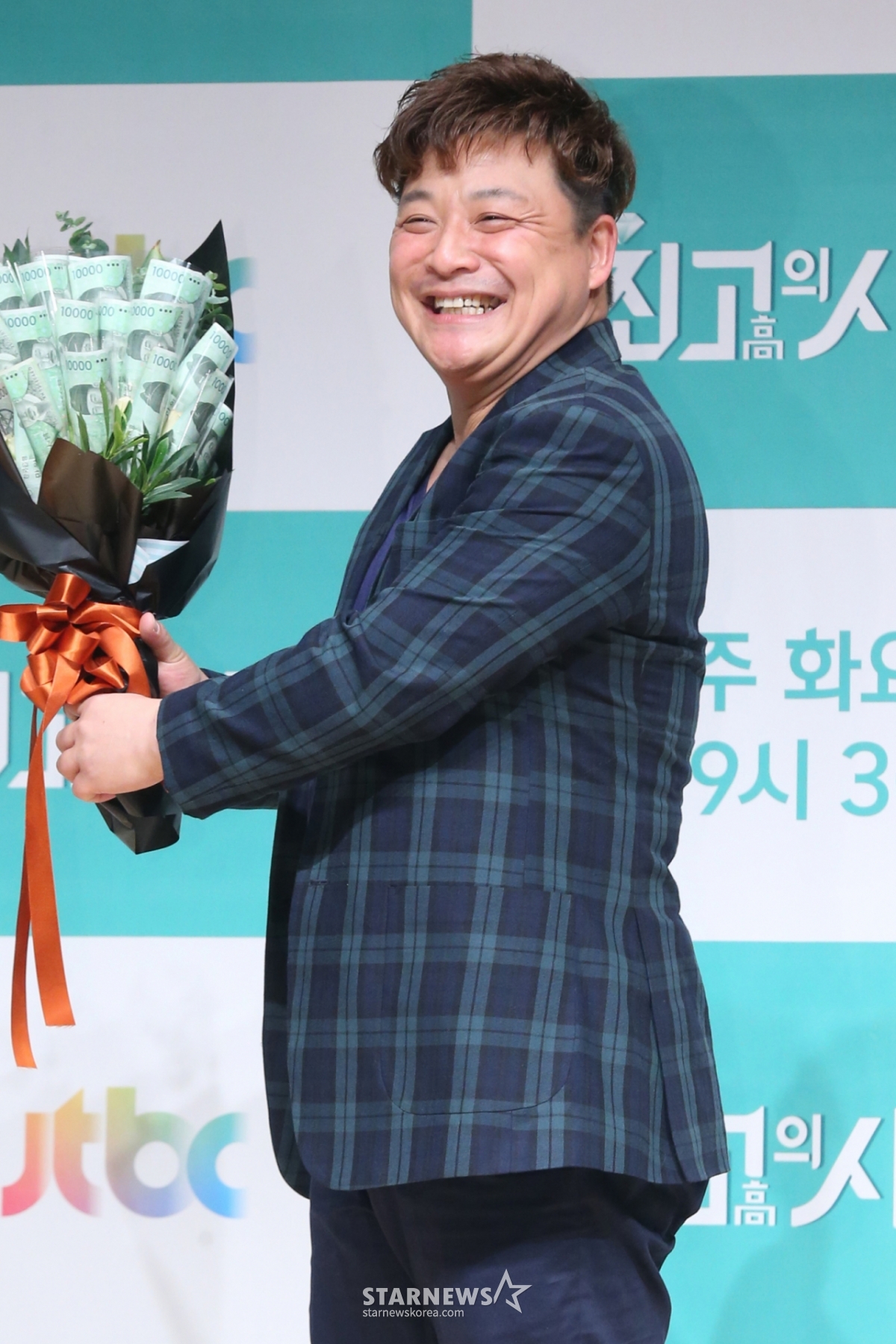 [단독]<b>윤정수</b>, 드디어 장가간다..12세 연하 <b>필라테스 강사</b>와 연내 <b>결혼</b>