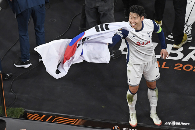 <b>손흥민</b> 이별 임박→'히어 위 고 떴다' <b>토트넘</b>, 가나 특급 쿠두스 영입 합...