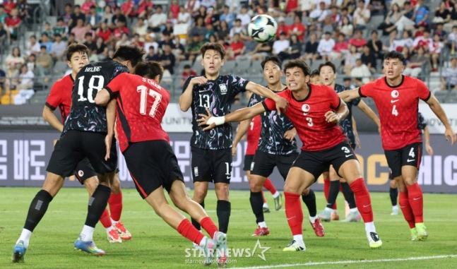 '강상윤·이호재 A매치 데뷔골' <b>홍명보호</b>, 홍콩 2-0 제압→15일 <b>한일전</b> ...
