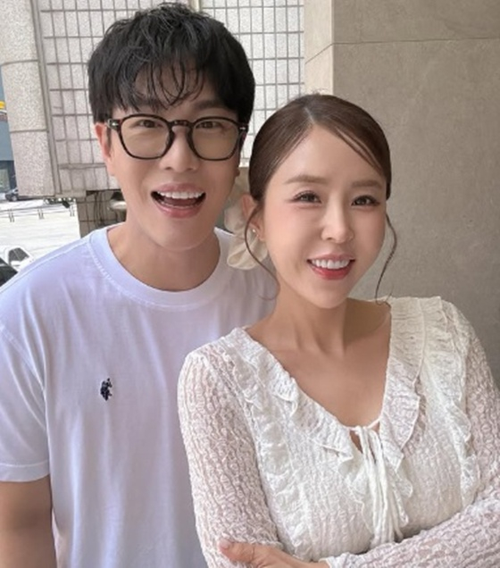 코요태 <b>신지</b>, 문원 논란 후 "진정 안돼 <b>공황장애</b> 약 먹어" 토로 [종합...