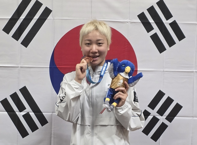 <b>이은지</b>, U대회 <b>수영</b> 첫 메달 주인공 됐다→女 배영 200m 동메달... 한국...