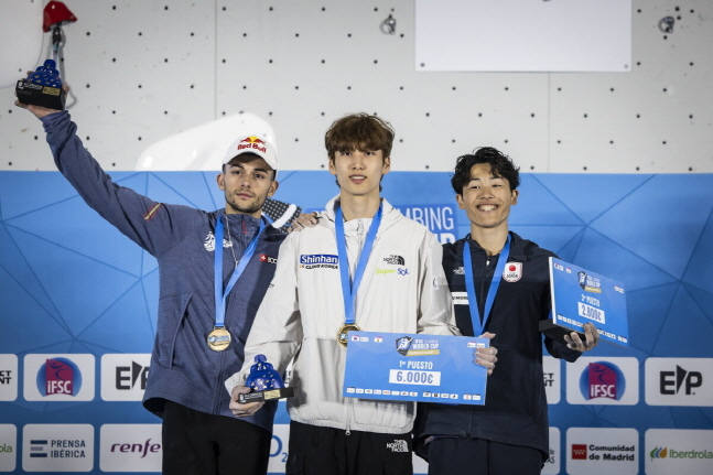 '주종목도 아니지만' <b>이도현</b> 일냈다, 스포츠클라이밍 월드컵 '첫 리드 금...