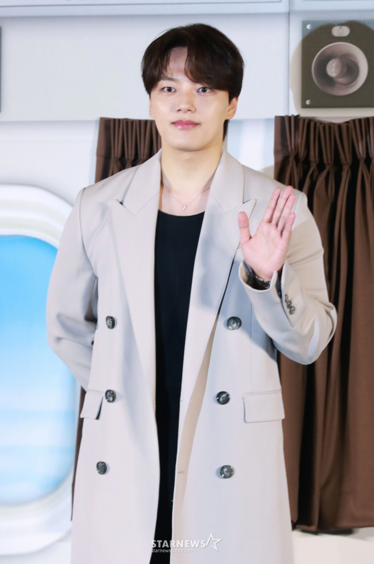 '국민 남동생' <b>여진구</b>, '불법 성인물' <b>계정 팔로우</b> 전말..<b>계정</b>주도 "아이...