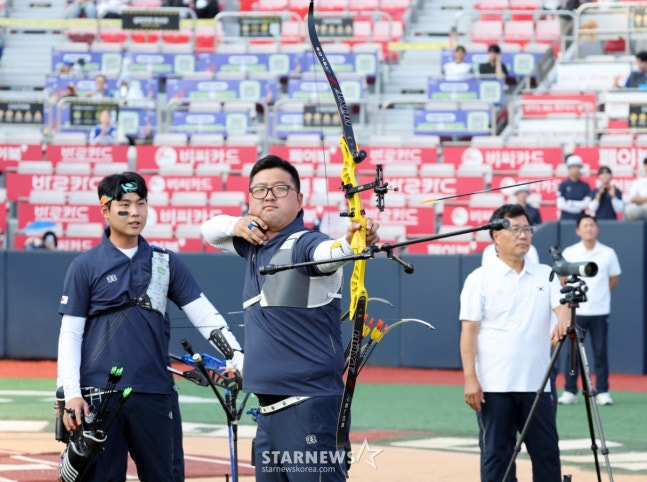 韓 <b>양궁</b> 대표팀, 수원KT위즈파크서 <b>소음 적응 훈련</b> 진행... 강채영 시구...