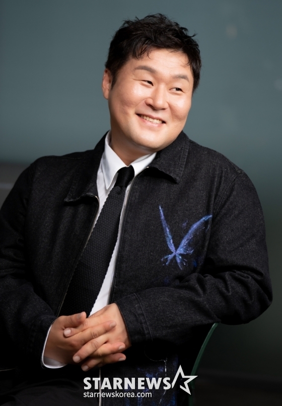 '<b>좀비딸</b>' <b>윤경호</b> "'중증' 덕분 일 안 끊겨..'핑계고' 신인상이요?"[인터...