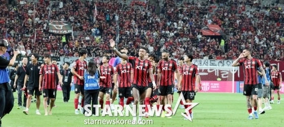 '절친 만나 웃음꽃' <b>린가드</b>, '<b>맨유</b> 동료' 래시포드와 <b>재회</b> "친구 밝은 미...