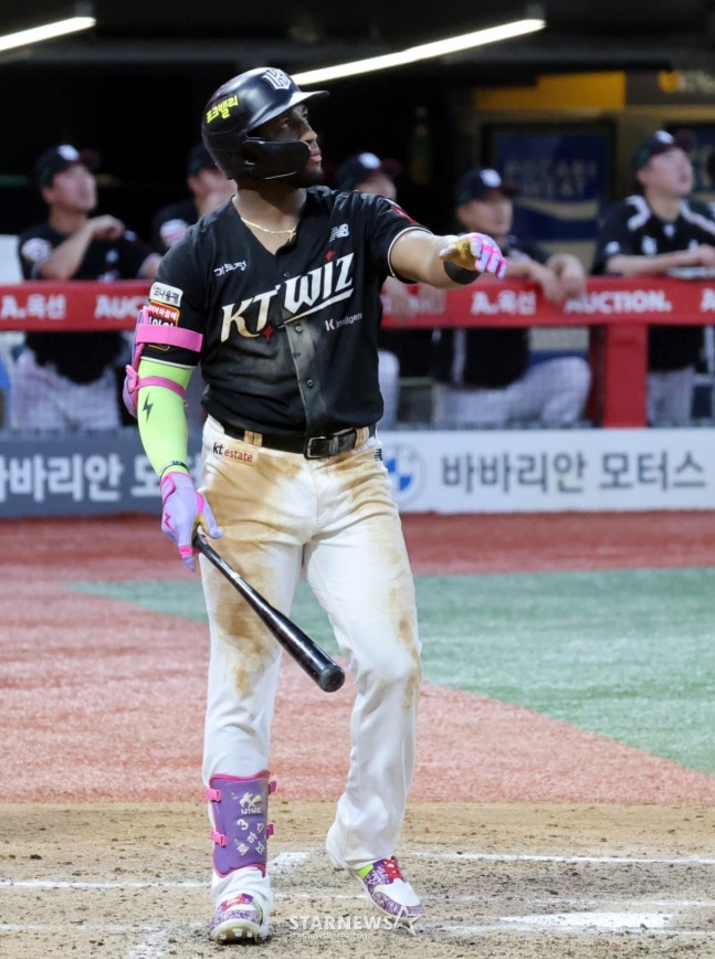 [오피셜] KT, 효자 외인 <b>로하스</b>와 '끝내' 이별... 日 NPB 출신 <b>스티븐슨</b>...