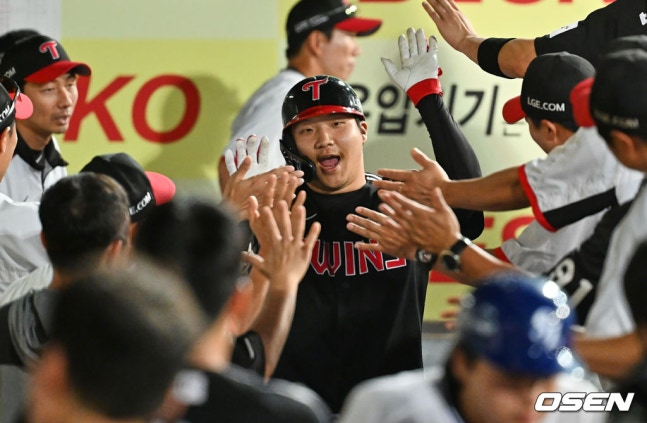 '오지환 9회 결승포' 5연승 LG, 60승 선착→<b>한화</b> 0.5G <b>추격</b>... 삼성에 3-2...