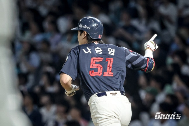 <b>나승엽</b> 결국 <b>1군 말소</b>, 롯데 명장의 한숨 "타이밍이 아예 안 맞는다"... ...