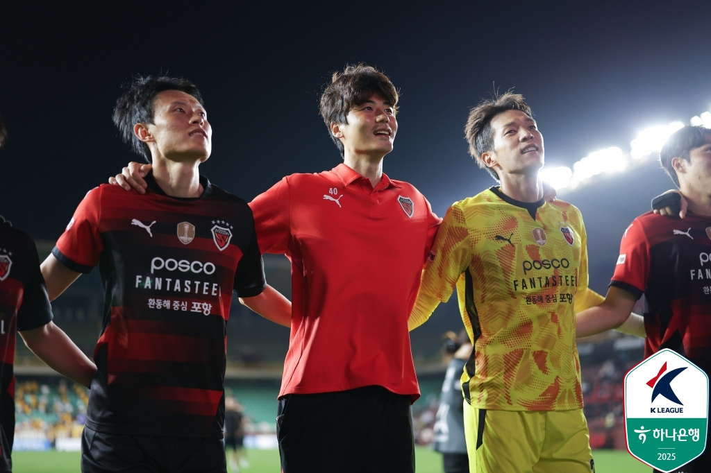 <b>기성용</b> 쓰러졌다, 포항 "<b>갈비뼈 미세 골절</b> 확인"... 'K리그 최강' 전북전...