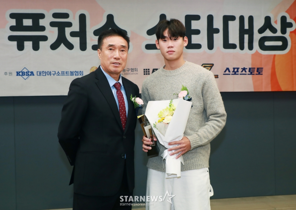 '韓 18세 EPL 깜짝 데뷔전' 나올까, <b>뉴캐슬 박승수</b> 빌라전 출전 가능성 ...