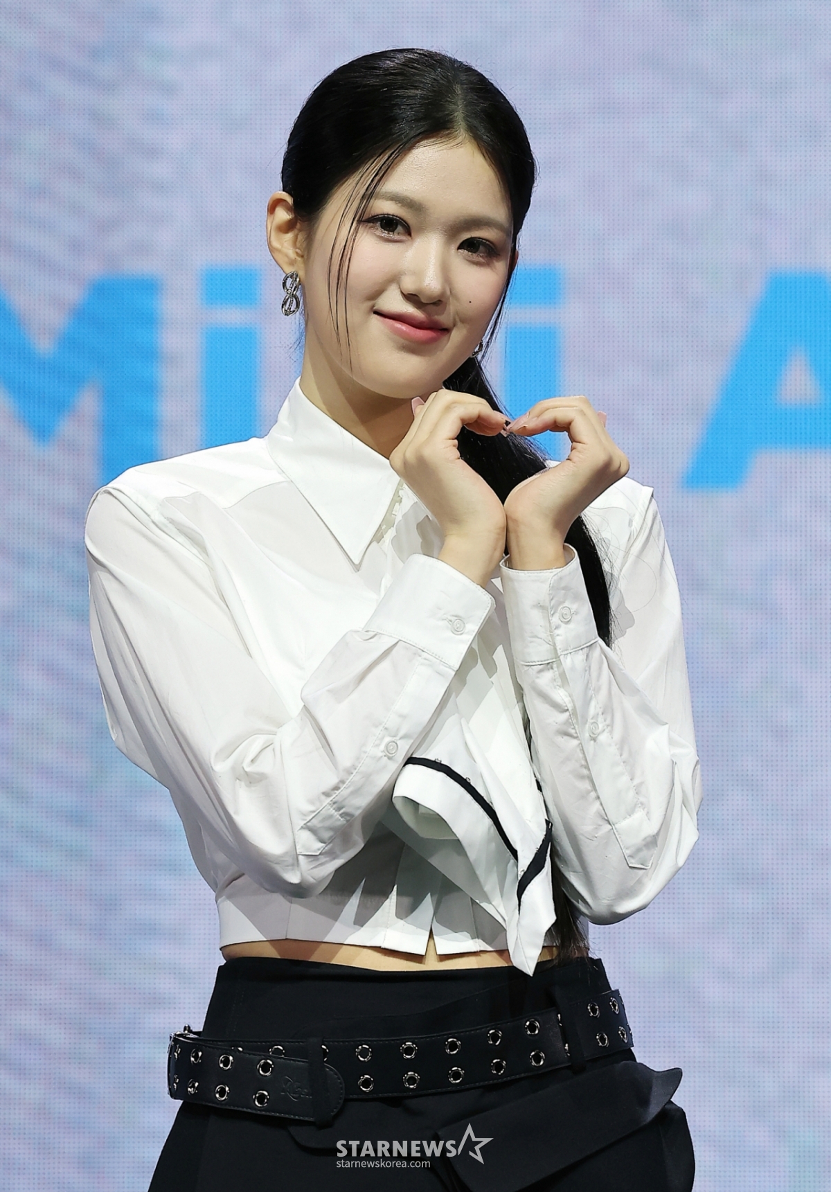 '<b>활동</b> 중단' 이즈나 <b>윤지윤</b>, 결국 팀 <b>탈퇴</b> "건강 최우선 고려"[전문]