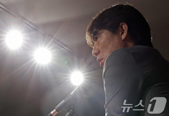 '대격변' 홍명보호... '독일 태생 혼혈' 카스트로프 첫 발탁+<b>손흥민 주장</b>...