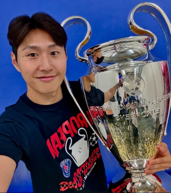 '975억 거절' <b>이강인</b> EPL 이적 끝내 무산... PSG 잔류→'극악' 주전 경쟁...