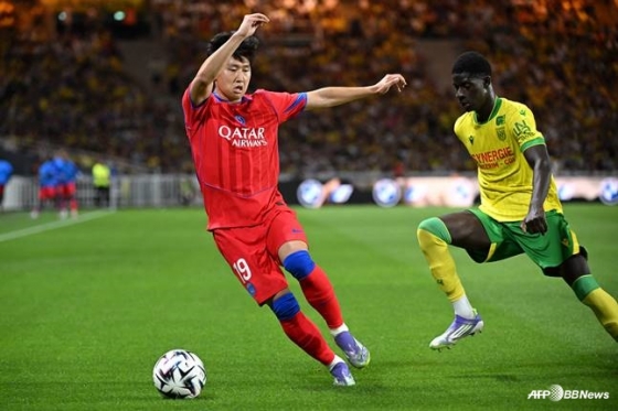 '975억 거절' <b>이강인</b> EPL 이적 끝내 무산... <b>PSG 잔류</b>→'극악' 주전 경쟁...