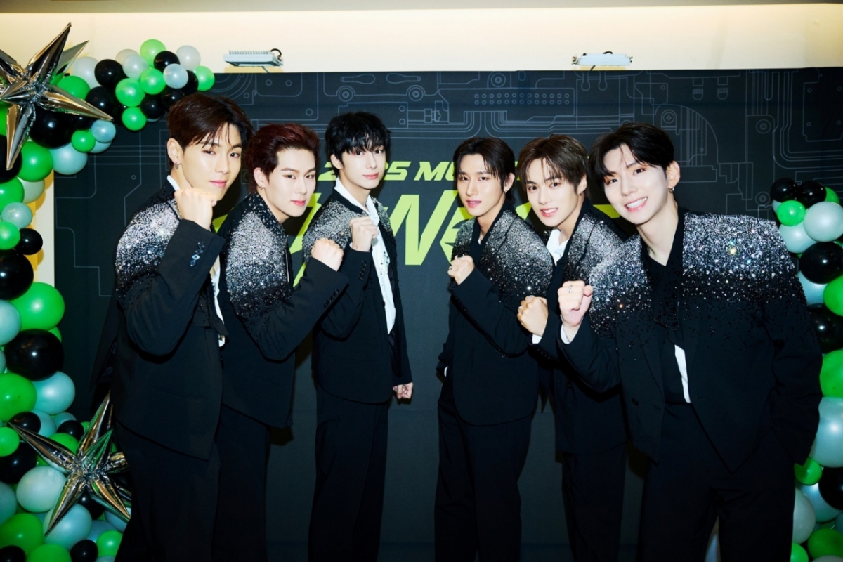 <b>몬스타엑스</b>, 완전체 컴백...10년의 서사 담은 '<b>더 엑스</b>' 발매 [일문일답...