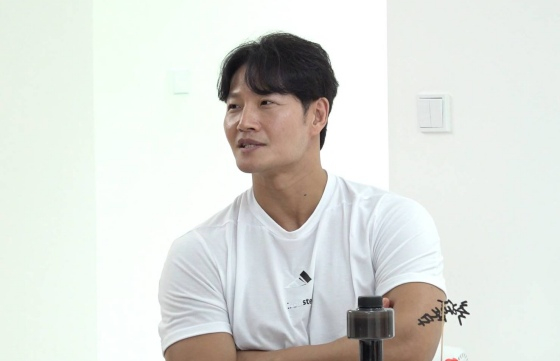 <b>김종국</b>, 아내와 결혼 비화+2세 계획 "<b>하객</b>수=100人..최근 정자 검사"[...