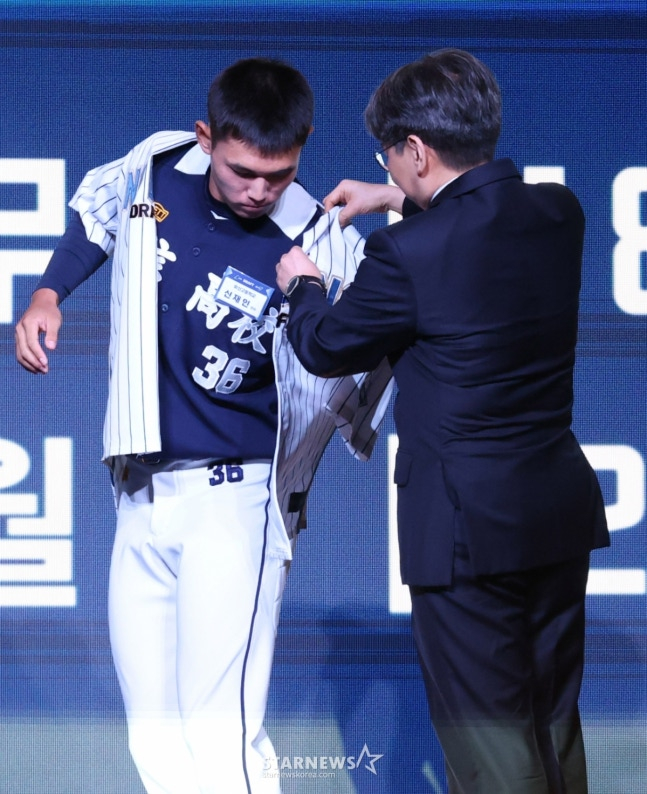 "ML 오퍼 거절! 야수 최대어 신재인, 왜 美 아닌 NC 선택했나? 창원 현장서 직접 밝힌 진짜 이유"