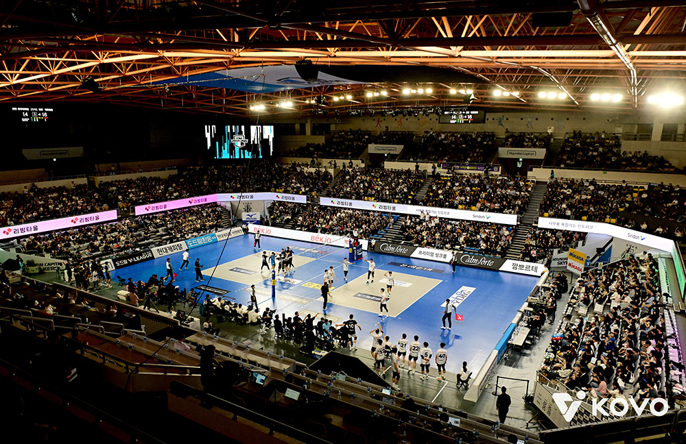 FIVB 규정 어긋났던 <b>V리그</b> 남자부 <b>개막</b> 일정 결국 <b>연기</b>