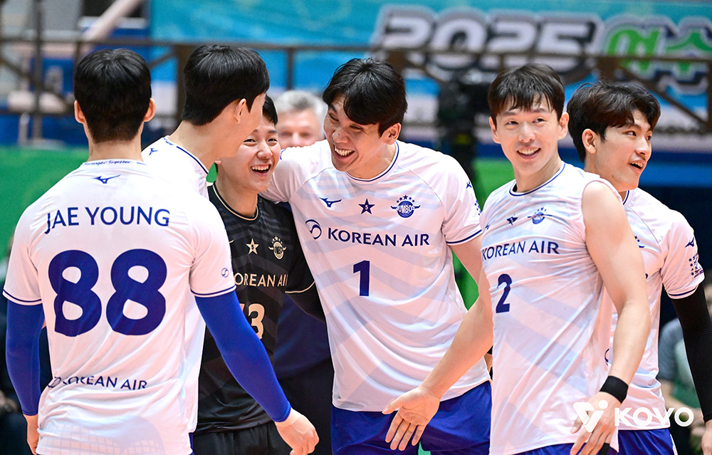 '임재영 15점' <b>대한항공</b>, OK저축은행 3-0 완파... 3년 만에 통산 6번째 <b>컵</b>...