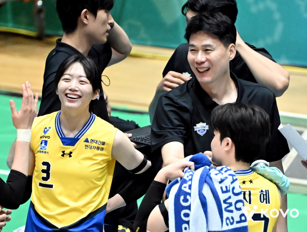'<b>흥국생명전</b> 완승' 강성형 감독 "김희진, 자기 역할 잘해줬다" [여수 현...