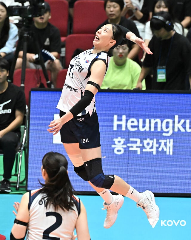 '<b>육서영</b> 17점' <b>기업은행</b>, KOVO컵 '준우승팀' 정관장 3-1 격파... 조별리그...