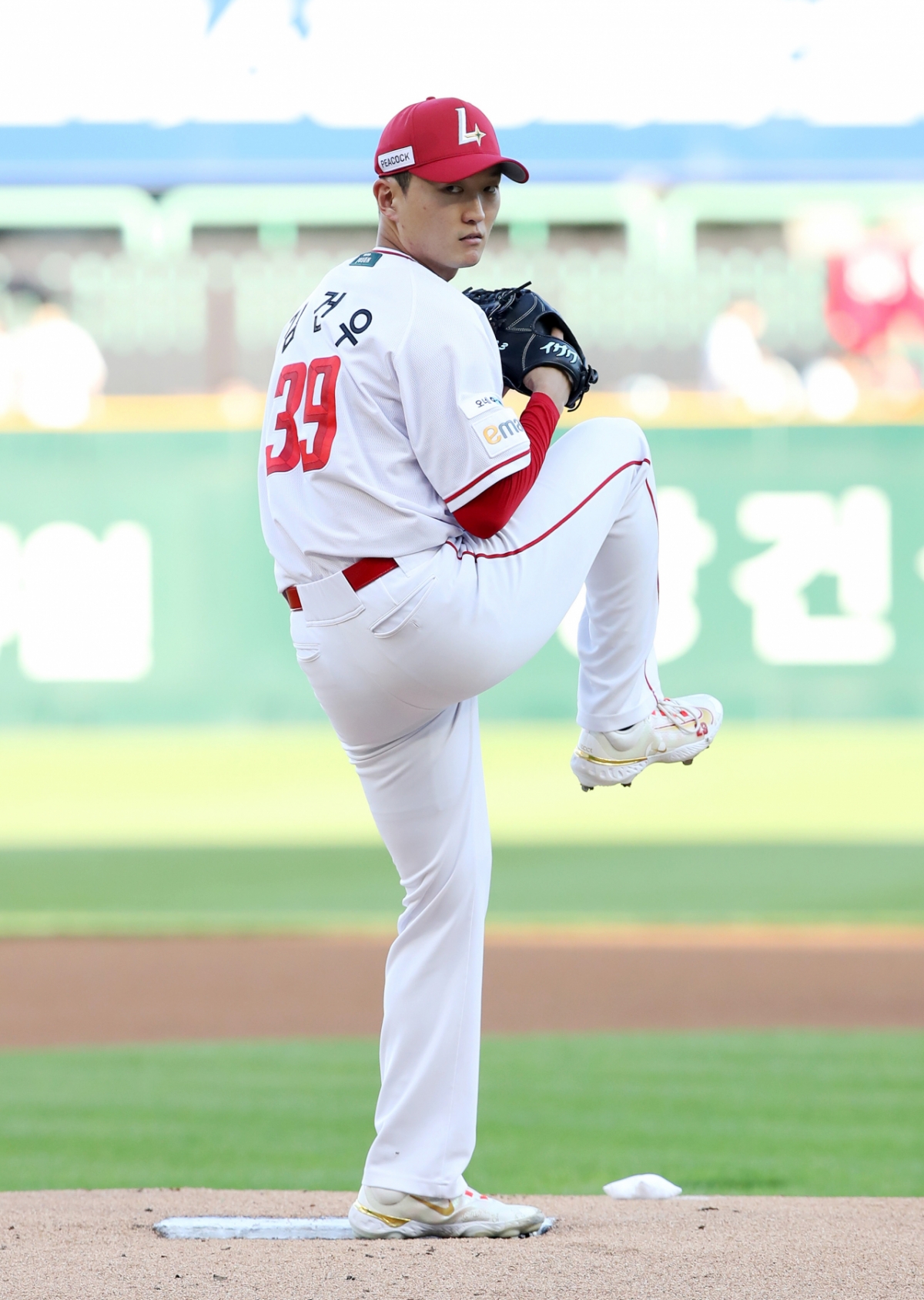 '전국 비 예보 변수↑' 사령탑 <b>총력전</b> 선언 "내일 선발까지 불펜 대기한...