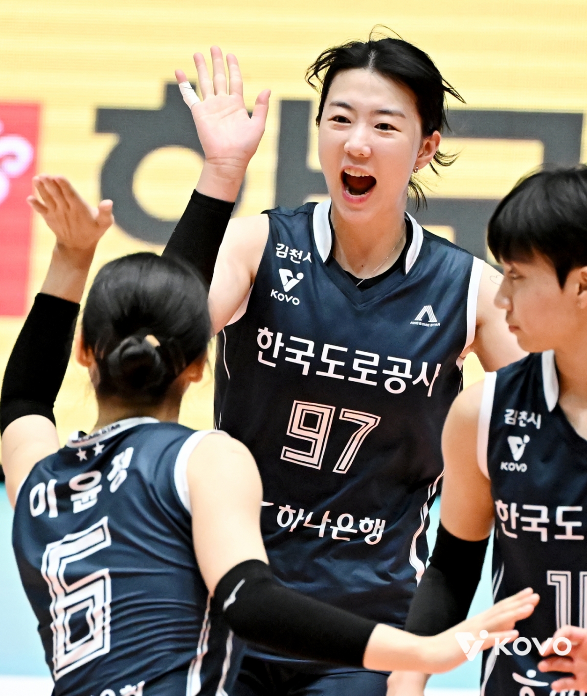 '16시간밖에 못 쉬어도 더 노련했다' 도로공사, GS칼텍스 3-1 제압 '컵대...