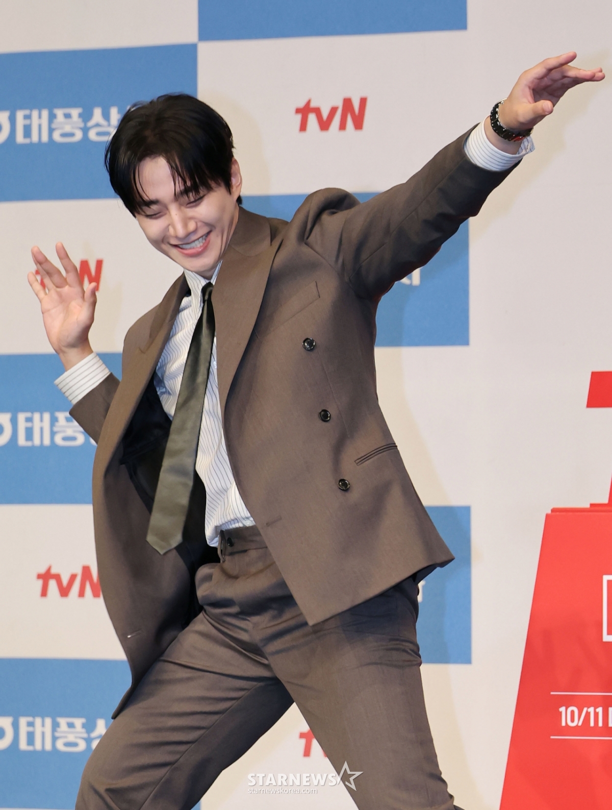 '태풍상사' 이준호, '<b>폭군의 셰프</b>' <b>흥행</b> 이끈 임윤아에 축하 "좋은 기운...