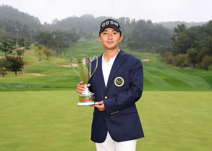 'KPGA <b>경북오픈</b> <b>우승</b>' <b>옥태훈</b> "3승 했다고 주춤 않고 4승 하겠다"... 남은...
