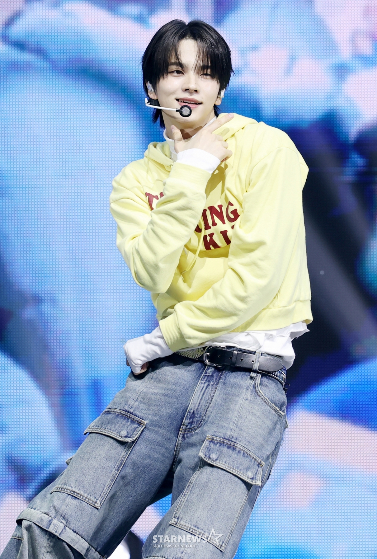 투어스 <b>신유</b>, '<b>인기가요</b>' <b>MC</b> 전격 데뷔.."꽉 찬 주말 선물할 것" [스타현...