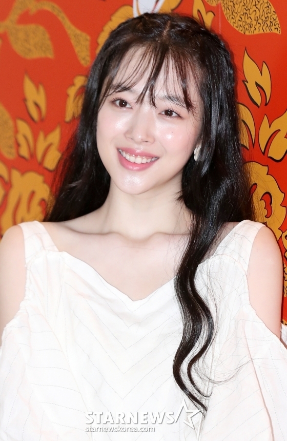 故<b>설리</b> 친오빠, 동생 <b>6주기</b>에 올린 경고글 "날 자극하지 마" [스타이슈]