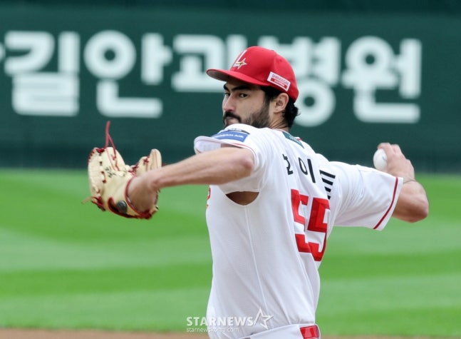 '벼랑 끝' SSG 초강수, "전혀 가능성 없다"던 <b>화이트 불펜</b> 대기... <b>이숭용</b>...