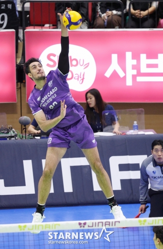 '경계 대상 0순위 맞네' <b>아라우조</b>, V리그 데뷔전 <b>맹활약</b> '베논에 판정승...