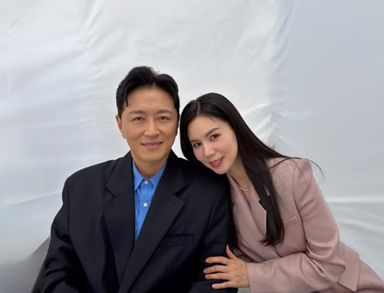 '세 딸 <b>입양</b>' <b>진태현</b><b>박시은</b>, <b>성인</b>만 <b>입양</b>하는 이유 밝혔다 [스타이슈...