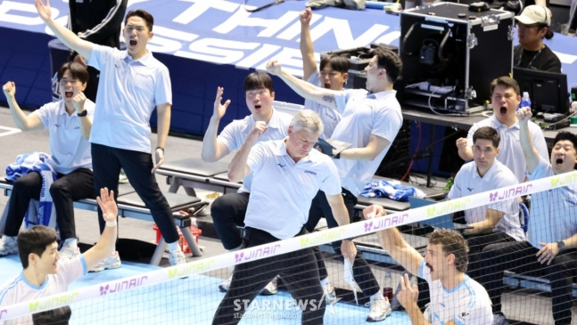 '<b>정지석 23</b>점-러셀 18점' 달라진 대한항공, 홈 개막전서 한국전력에 3-1...