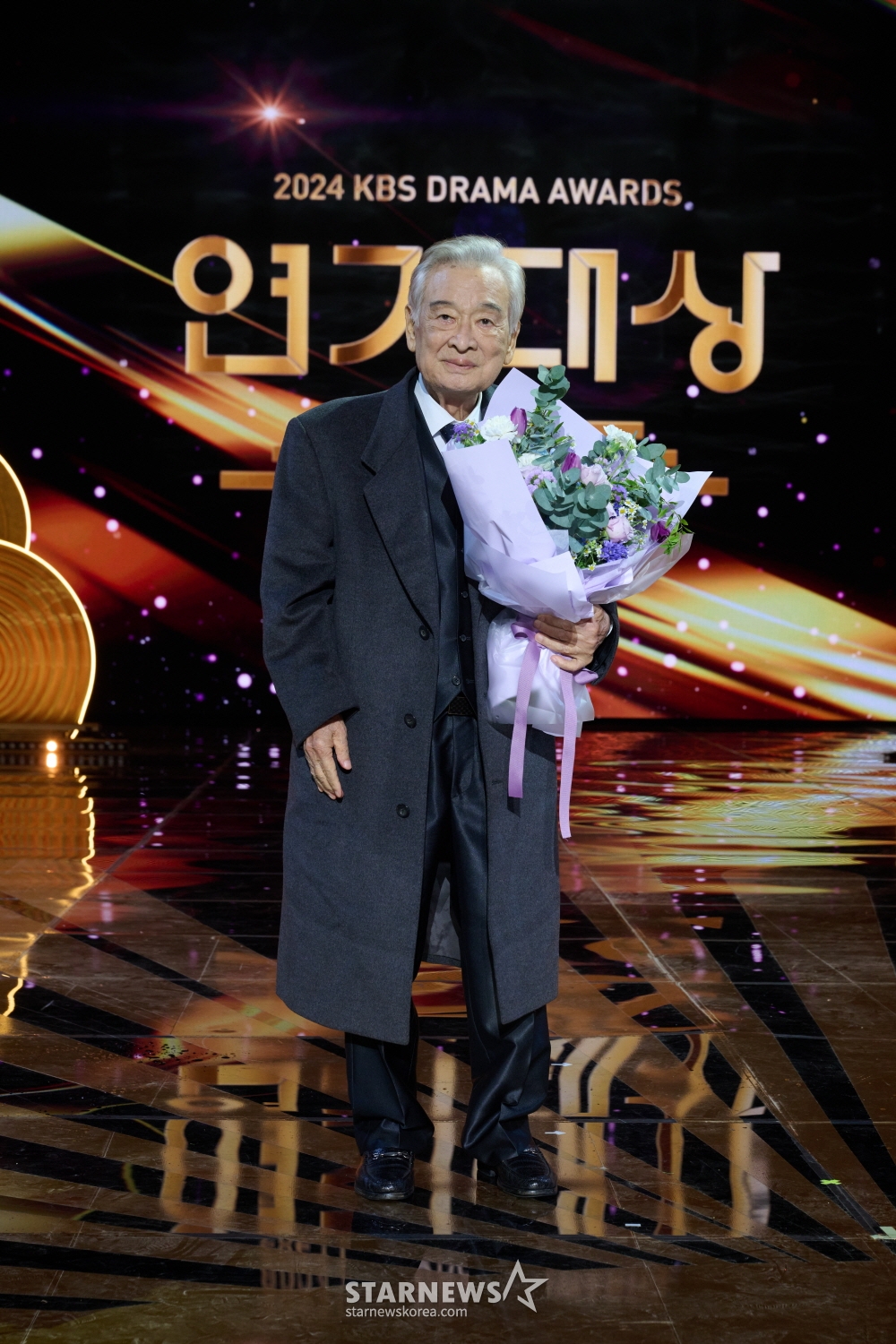 "좋지 않아..회복되길 기원" <b>이순재</b>, 해명했지만 또다시 <b>건강이상설</b>