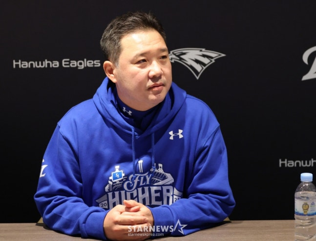 '벌써 PS 11경기째' <b>박진만 감독</b> "선수들 자랑스럽고 대견하다, 폰세-와...