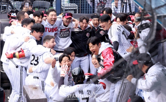'신민재 3안타-박해민 홈런' <b>LG</b>, 우승 확률 73.2% 잡았다! 한화에 8-2 완...