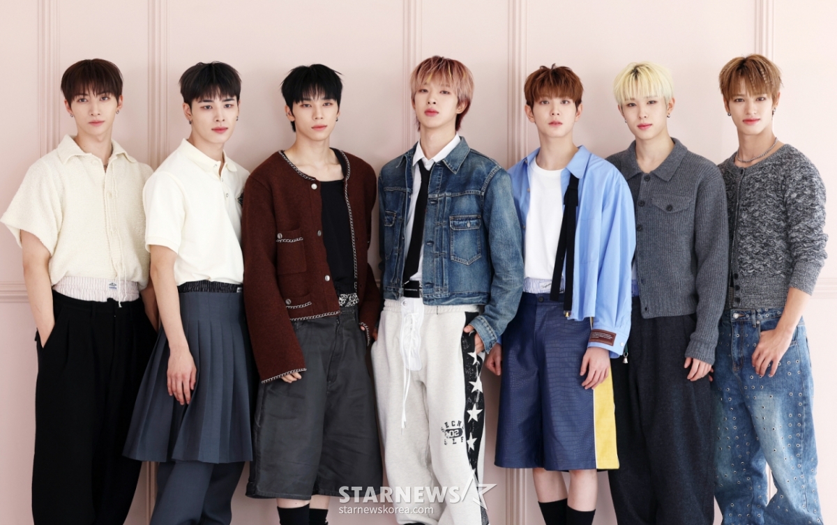 "<b>스트레이 키즈</b> '겸손하면 잘 된다' 조언"..예쁨 받는 JYP 신인 NEXZ[인터...