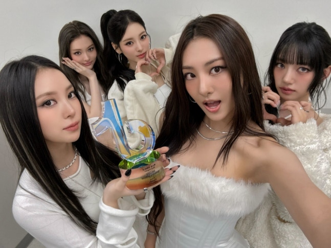 MEOVV(미야오), '틱톡 어워즈 2025'에서 '베스트 임팩트' 수상 | 인스티즈